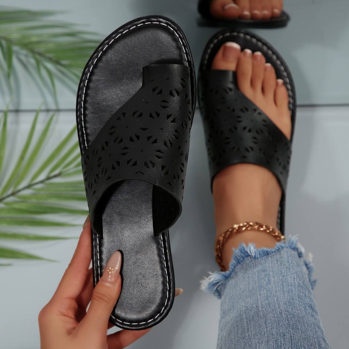 Women's Hollow Toe Ring Flat Sandals